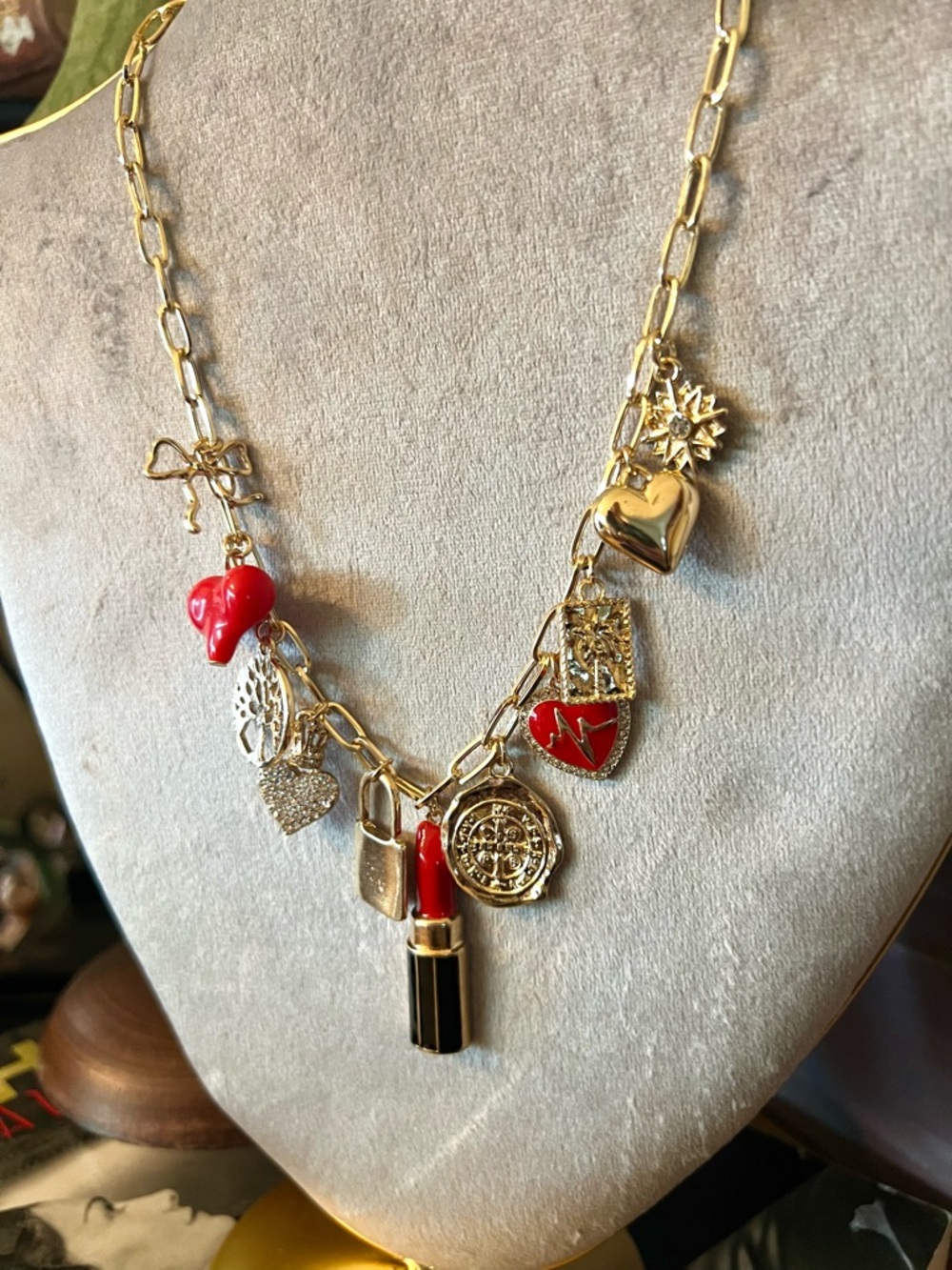 New! The “Fran Fine” Lipstick and Hearts Charm Paperclip Necklace - Picture 2 of 4